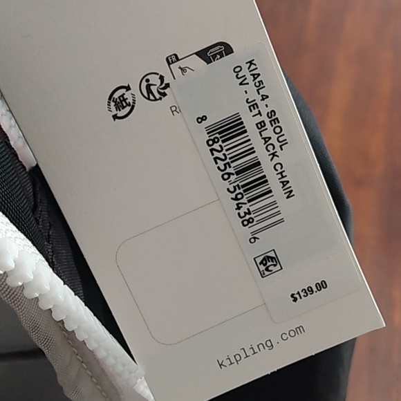 Kipling back pack jet black chain KIA5L4-SEOUL unique design silver bright patch - Picture 6 of 8